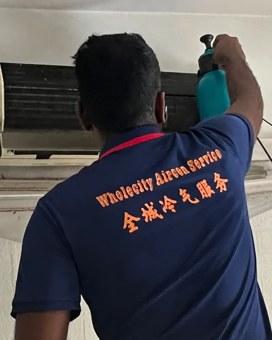 Whole City Aircon technician